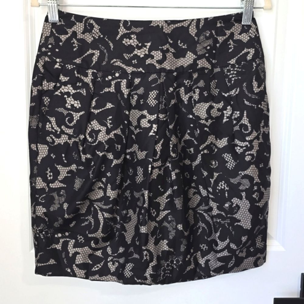Banana Republic Black and Taupe Lace Print Silk Skirt - Size 6 Petite - Picture 2 of 14